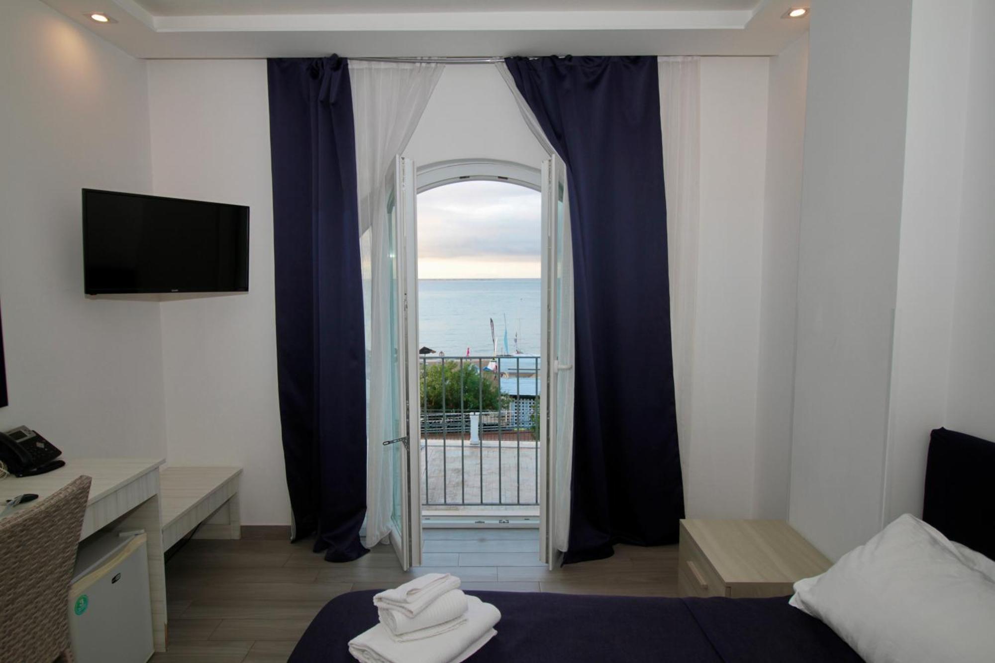 Klaton Beach Hotel Formia Bagian luar foto