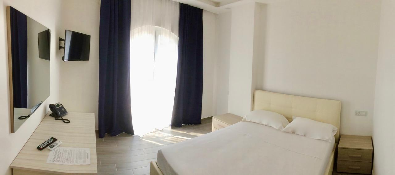 Klaton Beach Hotel Formia Bagian luar foto